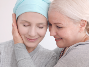 Lee más sobre el artículo ¿Cómo explico que tengo cáncer a las personas mayores de mi familia?